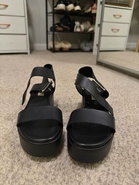 Steve Madden Black Platform Sandal